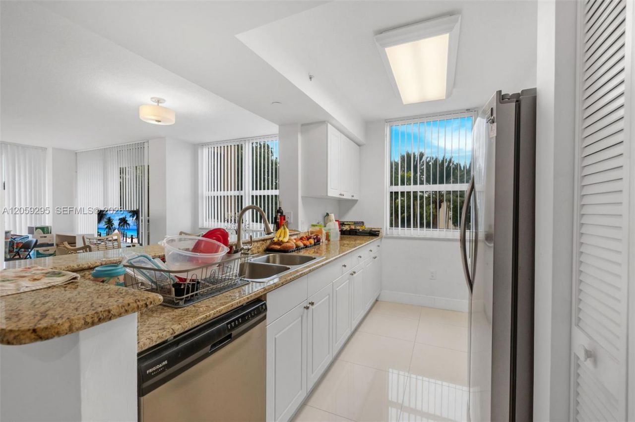 19501 W Country Club Dr, Unit 309, Aventura, FL 33180 Photo