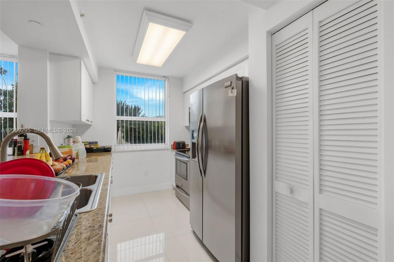 19501 W Country Club Dr, Unit 309, Aventura, FL 33180 Photo