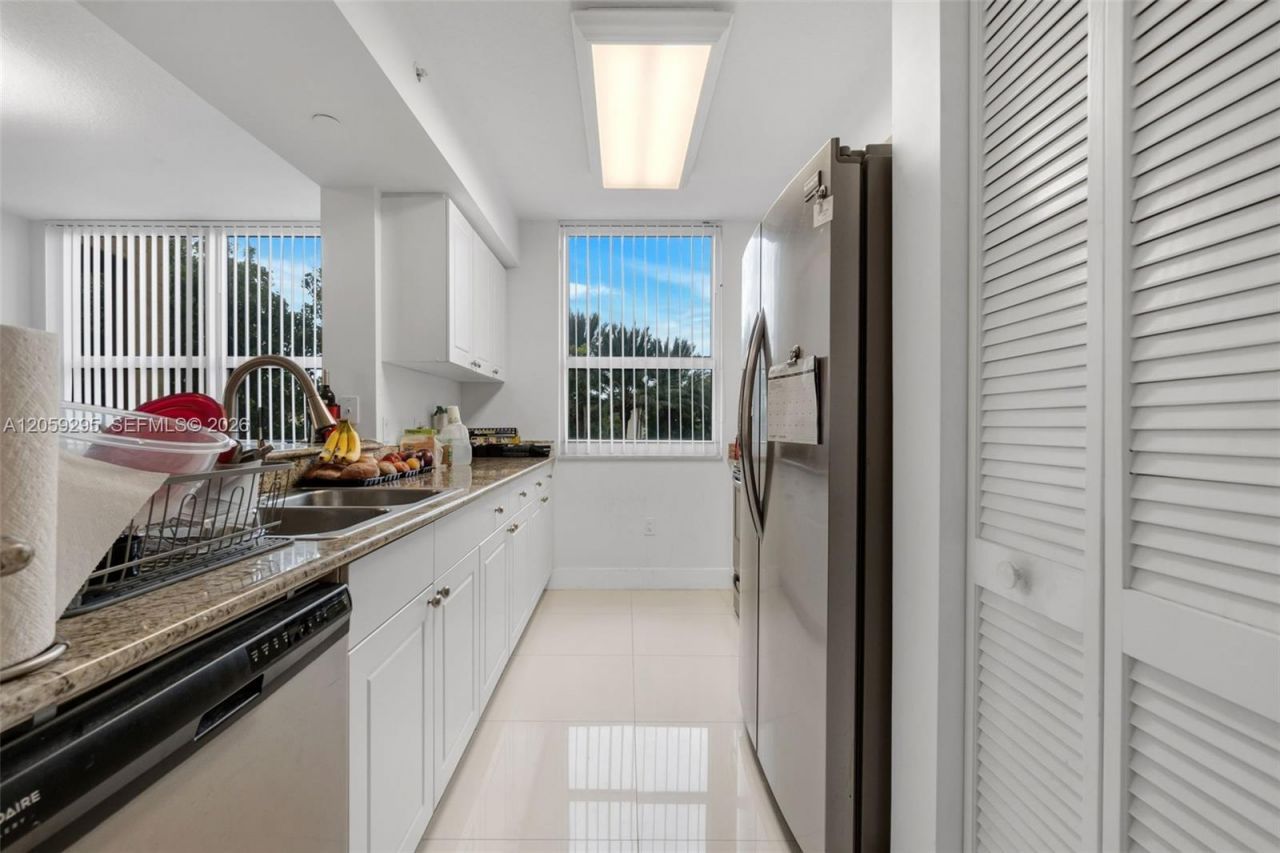 19501 W Country Club Dr, Unit 309, Aventura, FL 33180 Photo