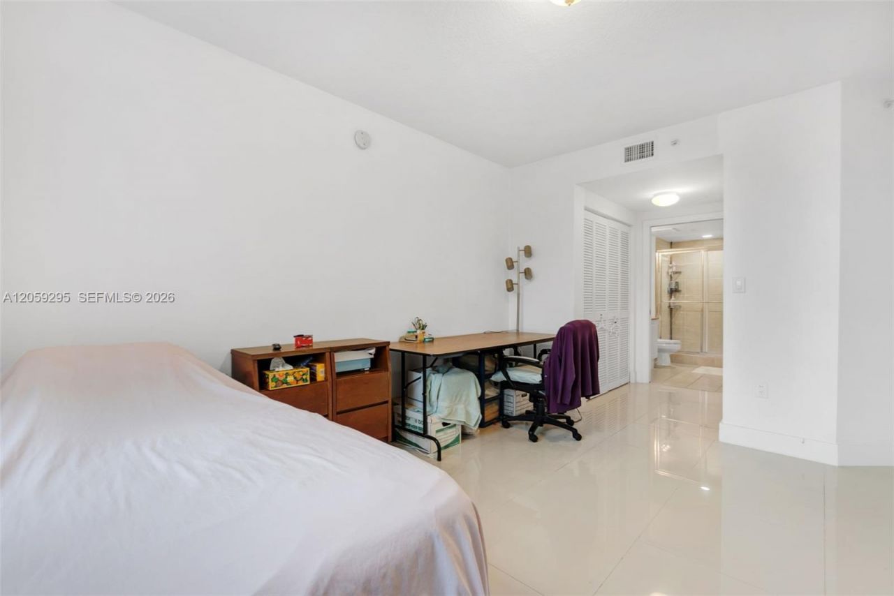 19501 W Country Club Dr, Unit 309, Aventura, FL 33180 Photo