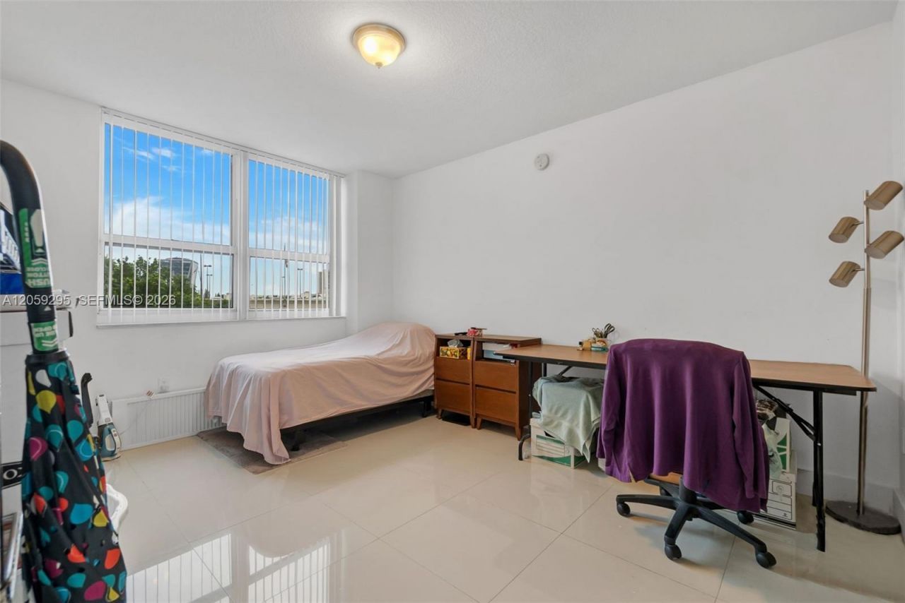 19501 W Country Club Dr, Unit 309, Aventura, FL 33180 Photo
