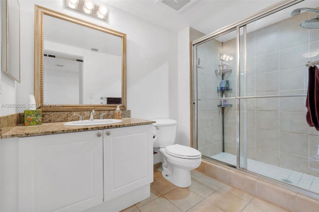 19501 W Country Club Dr, Unit 309, Aventura, FL 33180 Photo