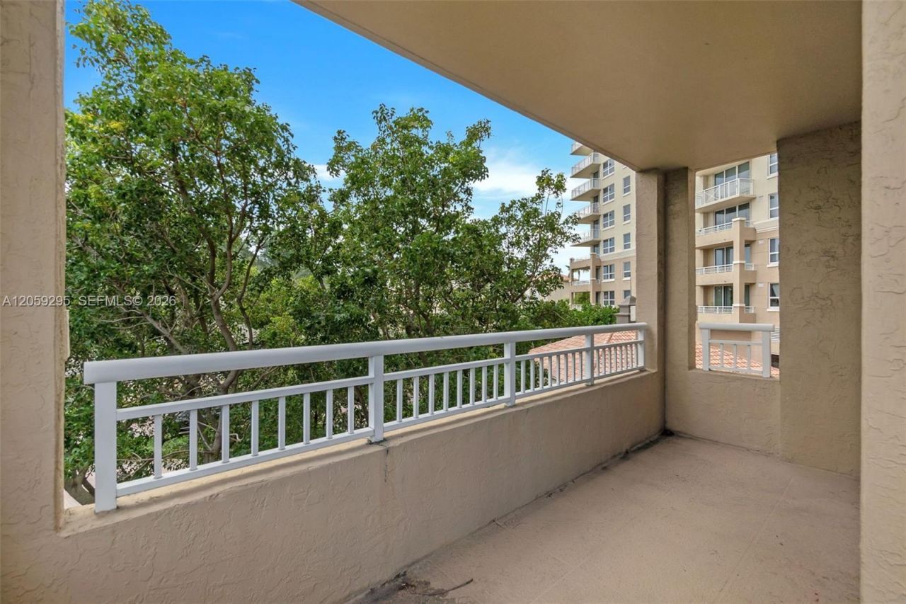 19501 W Country Club Dr, Unit 309, Aventura, FL 33180 Photo