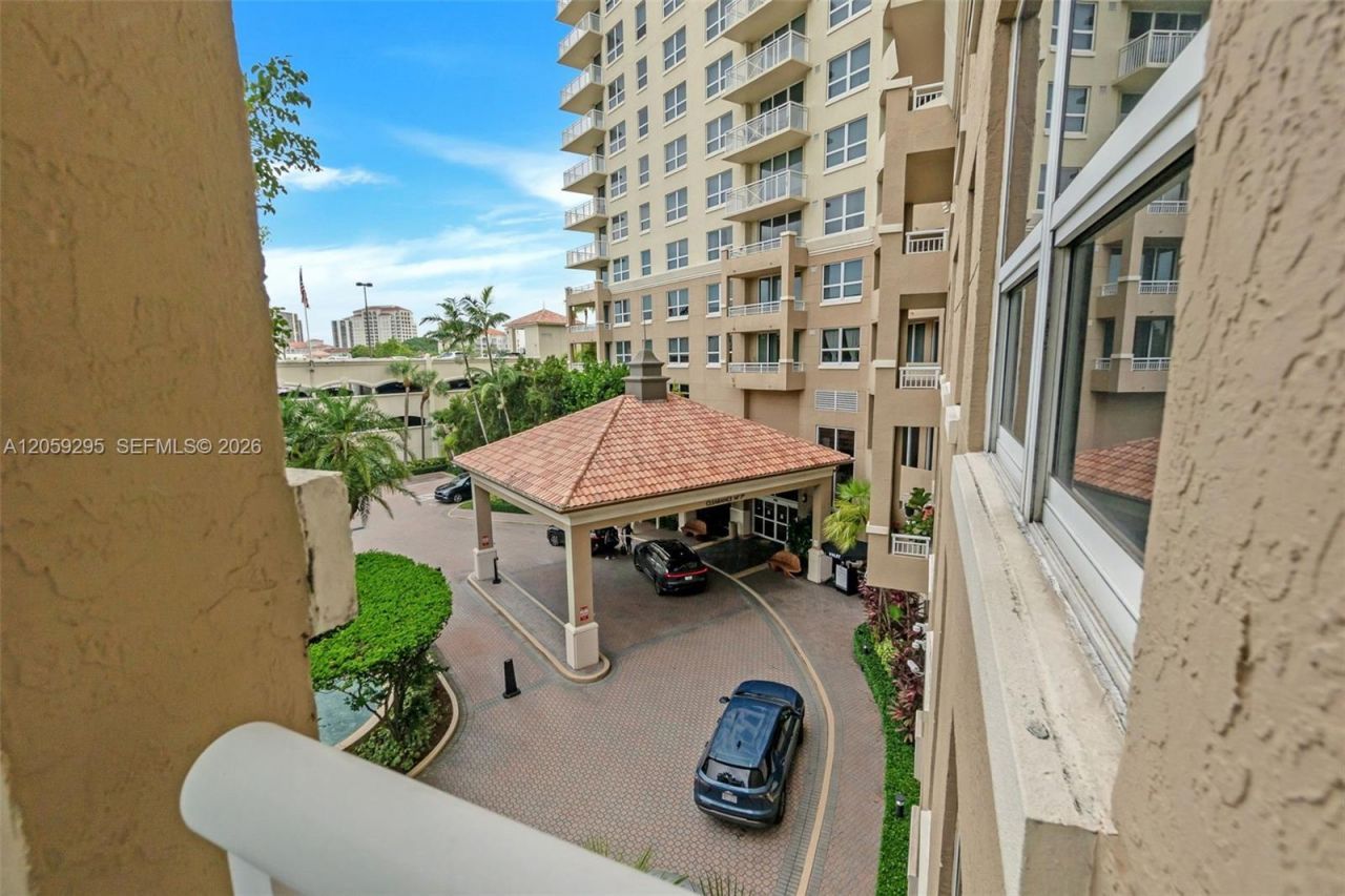 19501 W Country Club Dr, Unit 309, Aventura, FL 33180 Photo