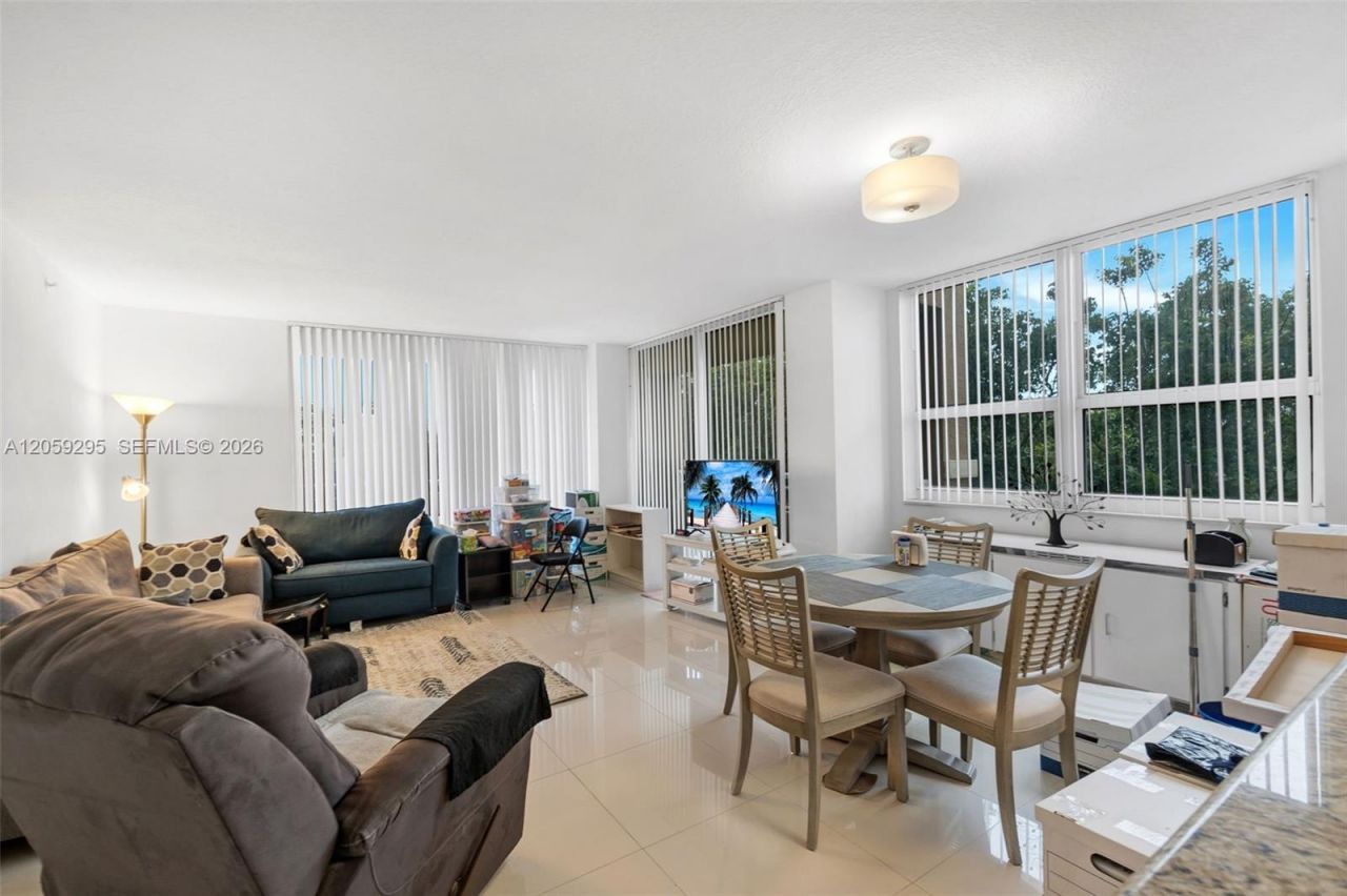 19501 W Country Club Dr, Unit 309, Aventura, FL 33180 Photo