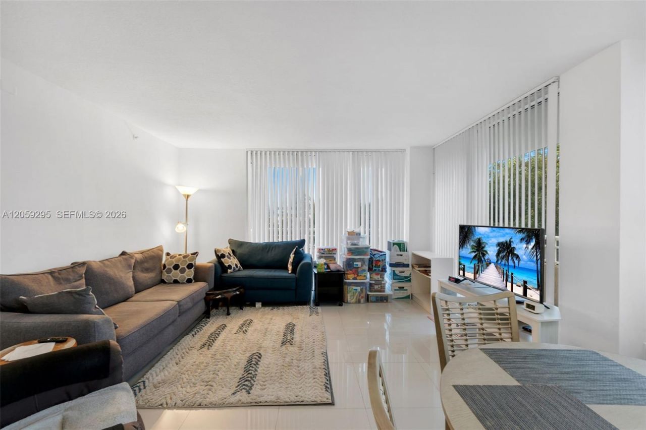 19501 W Country Club Dr, Unit 309, Aventura, FL 33180 Photo