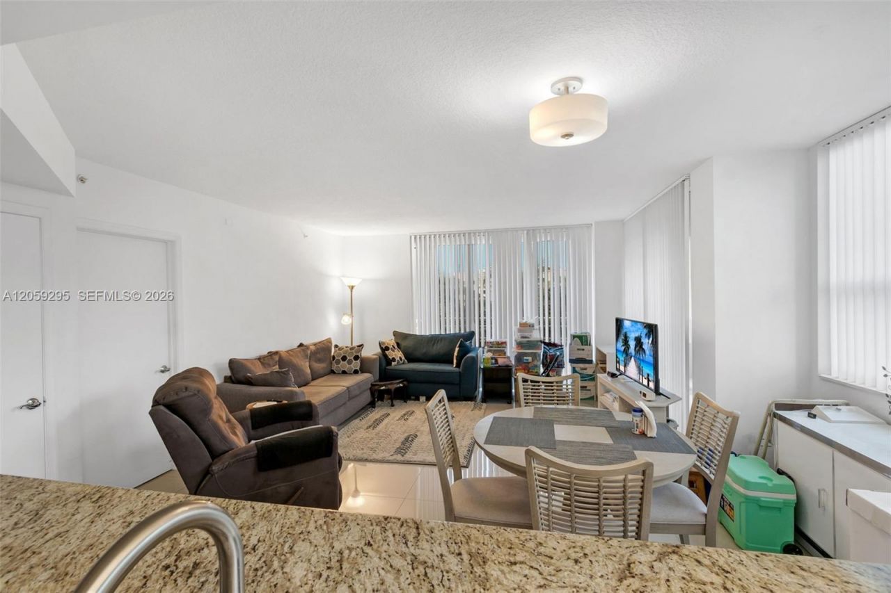 19501 W Country Club Dr, Unit 309, Aventura, FL 33180 Photo
