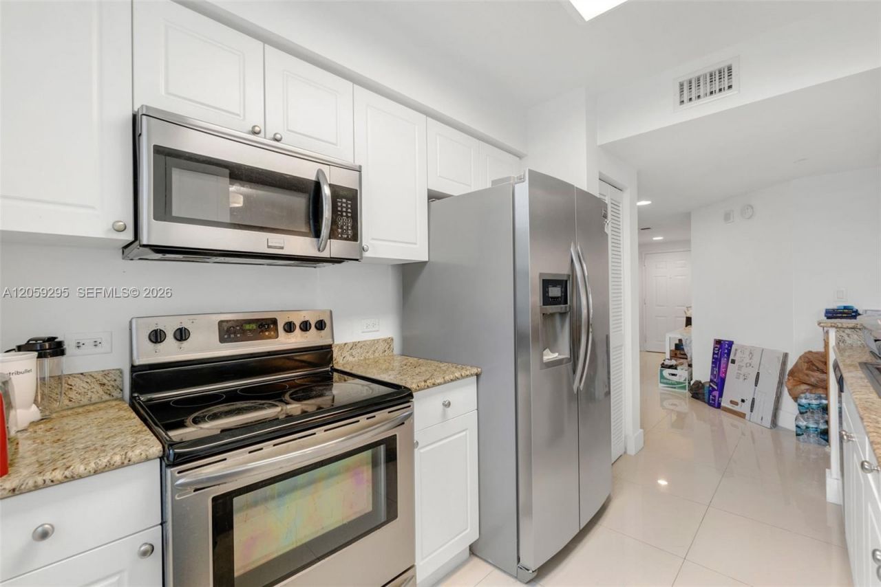 19501 W Country Club Dr, Unit 309, Aventura, FL 33180 Photo