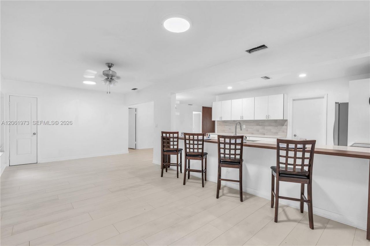 4595 NW 43rd Ct, Lauderdale Lakes, FL 33319 Photo
