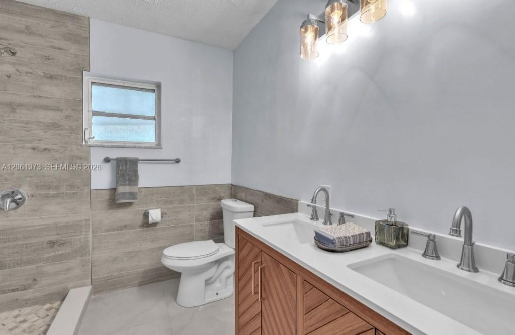 4595 NW 43rd Ct, Lauderdale Lakes, FL 33319 Photo