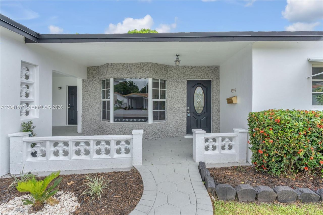 4595 NW 43rd Ct, Lauderdale Lakes, FL 33319 Photo