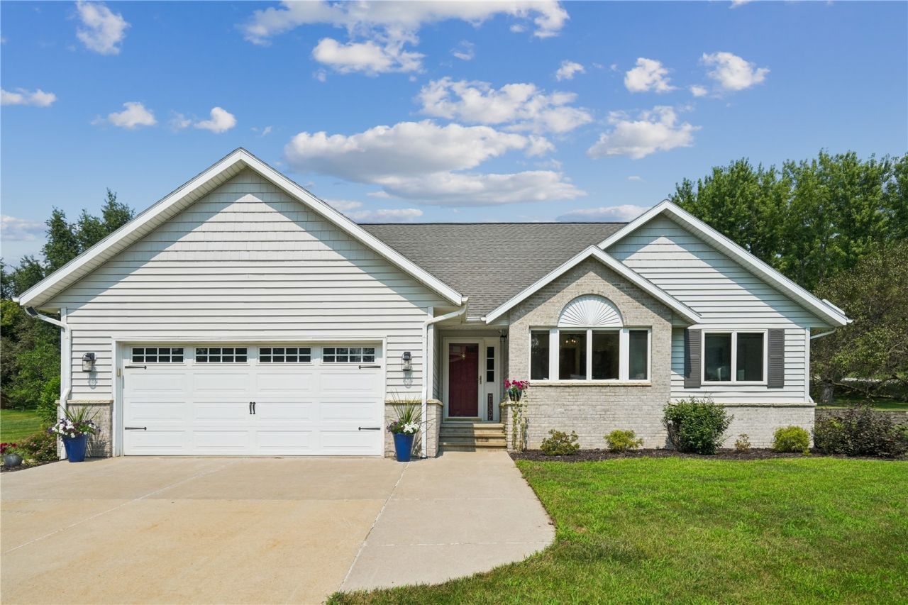 4131 Cedar Heights Trail, Center Point, IA 52213 Main Photo