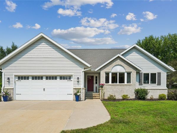 4131 Cedar Heights Trail, Center Point, IA 52213