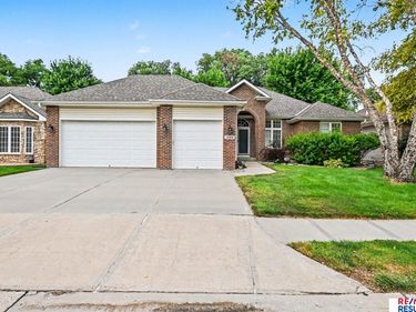 1604 S 190th Plaza, Omaha, NE 68130