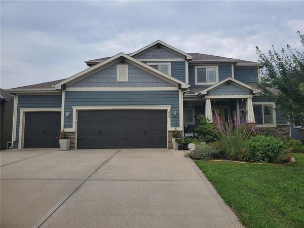400 Mill Creek Drive, Lee's Summit, MO 64063