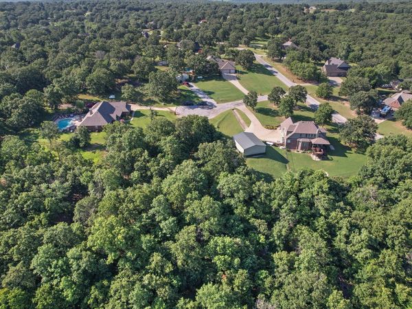 16 Cherokee Court , Skiatook, OK 74070