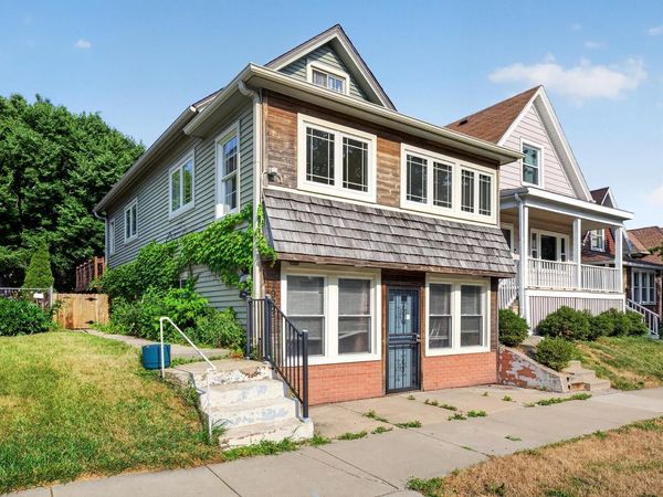 2921 S Howell AVENUE, Unit 2923, Milwaukee, WI 53207