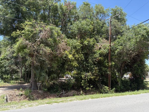 168 Canal Avenue, Oak Hill, FL 32759