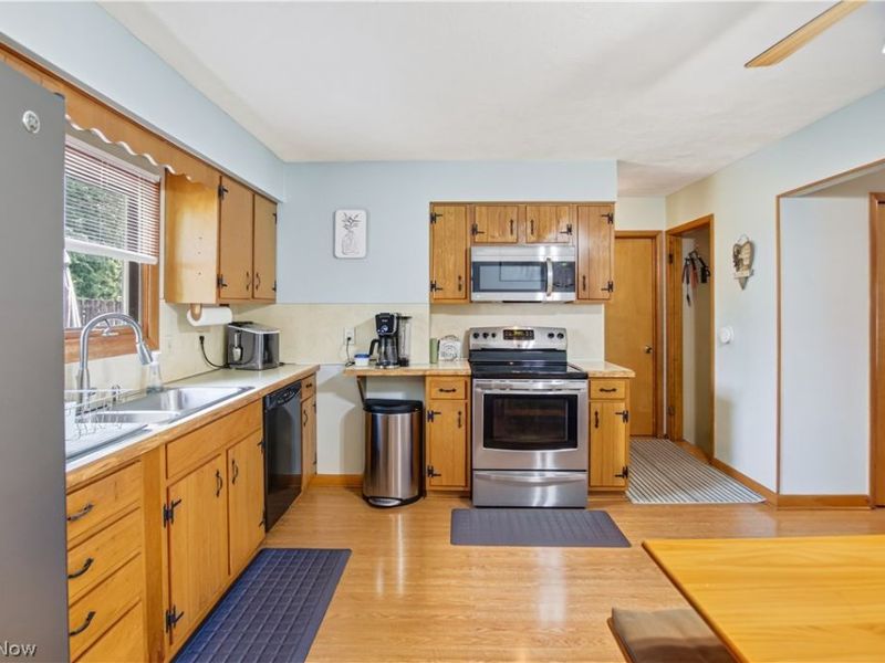 7005 Edgecliff Drive , Parma, OH 44134 Photo 3