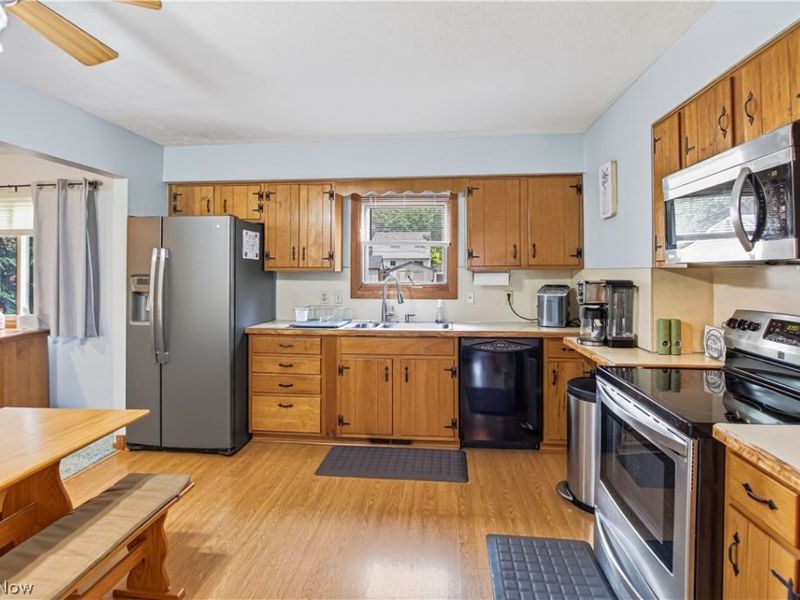 7005 Edgecliff Drive , Parma, OH 44134 Photo 4