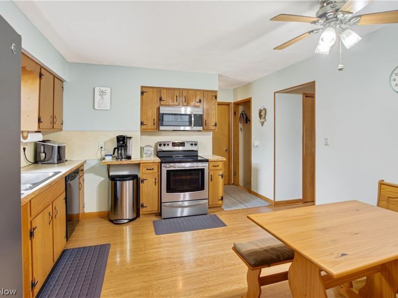 7005 Edgecliff Drive , Parma, OH 44134 Photo 5