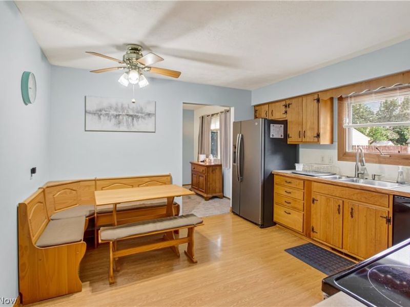 7005 Edgecliff Drive , Parma, OH 44134 Photo 6