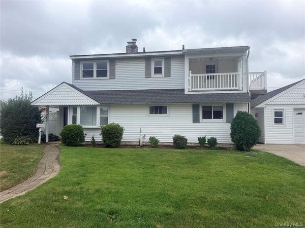 190 Meridian Road , Levittown, NY 11756