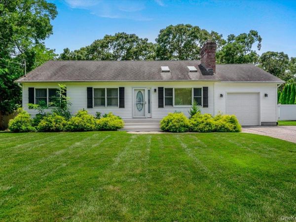 31 Carter Road, Hampton Bays, NY 11946