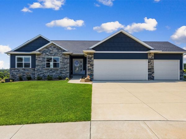 2121 Wycliffe Court SW, Cedar Rapids, IA 52404