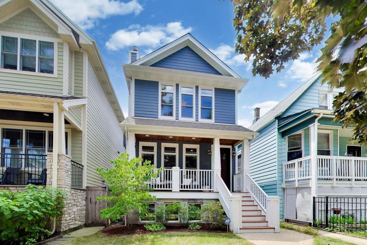 2229 W Farragut Avenue , Chicago, IL 60625