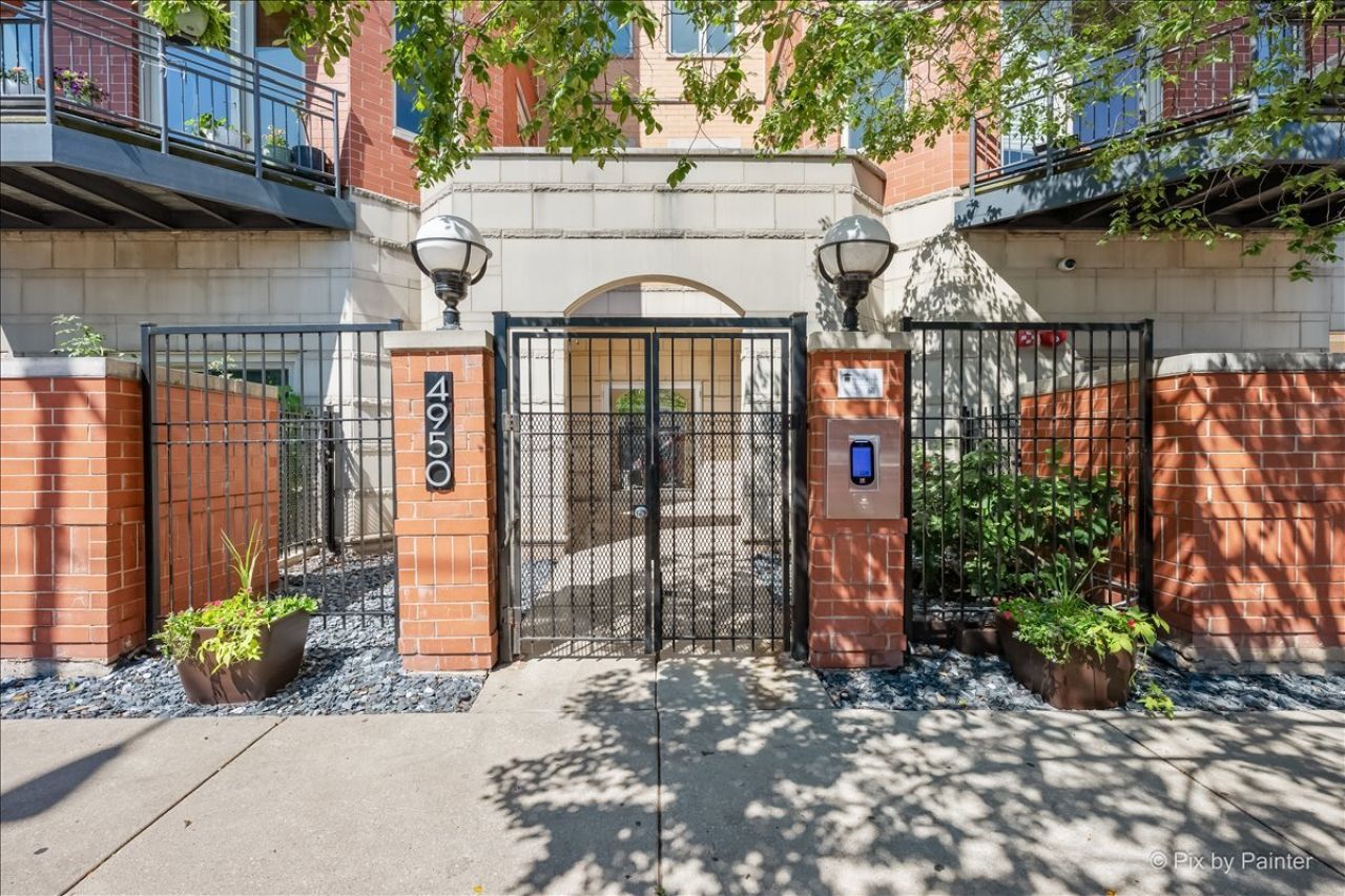 4950 N Western Avenue, Unit 4L, Chicago, IL 60625 Main Photo