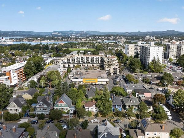146 MEDANA St , Victoria, BC V8V 2H5