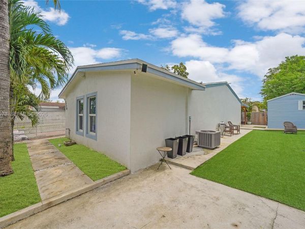 3728 NW 213th St , Miami Gardens, FL 33055
