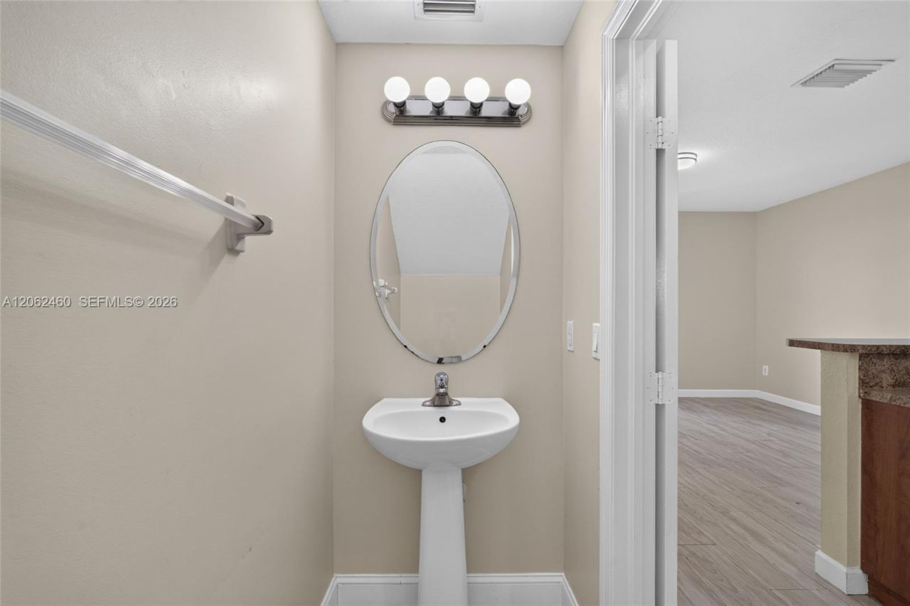 2885 SE 1st Dr, Unit 11, Homestead, FL 33033 Photo