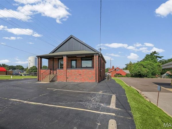 2806 Godfrey Road, Godfrey, IL 62035