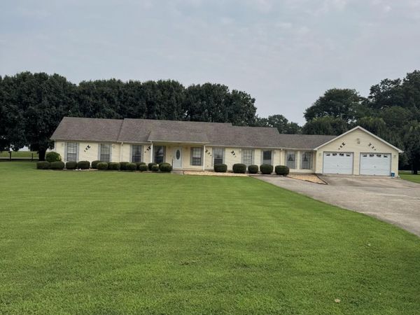 6527 2nd St, Muscle Shoals, AL 35661