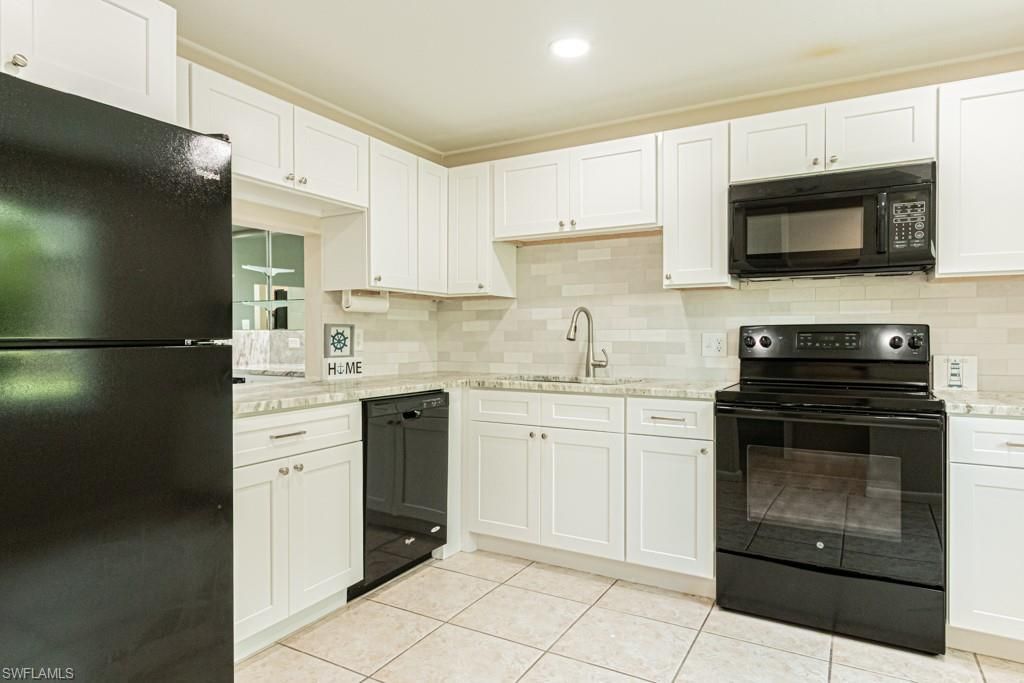 149 Palm Dr , Unit 17, Naples, FL 34112 Photo