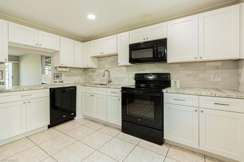 149 Palm Dr , Unit 17, Naples, FL 34112 Photo