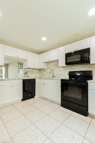 149 Palm Dr , Unit 17, Naples, FL 34112 Photo