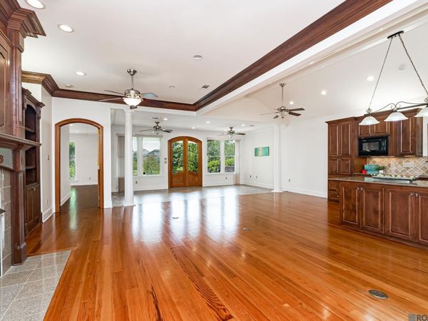 10715 Shoreline Dr, Baton Rouge, LA 70809