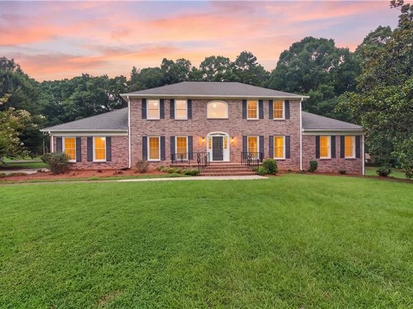 560 Hawthorne Drive , Fayetteville, GA 30214