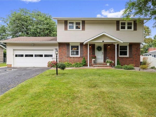 113 Thornton Circle N, Camillus, NY 13031