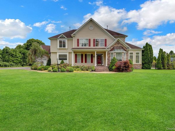 7 Brookline Court , Wading River, NY 11792