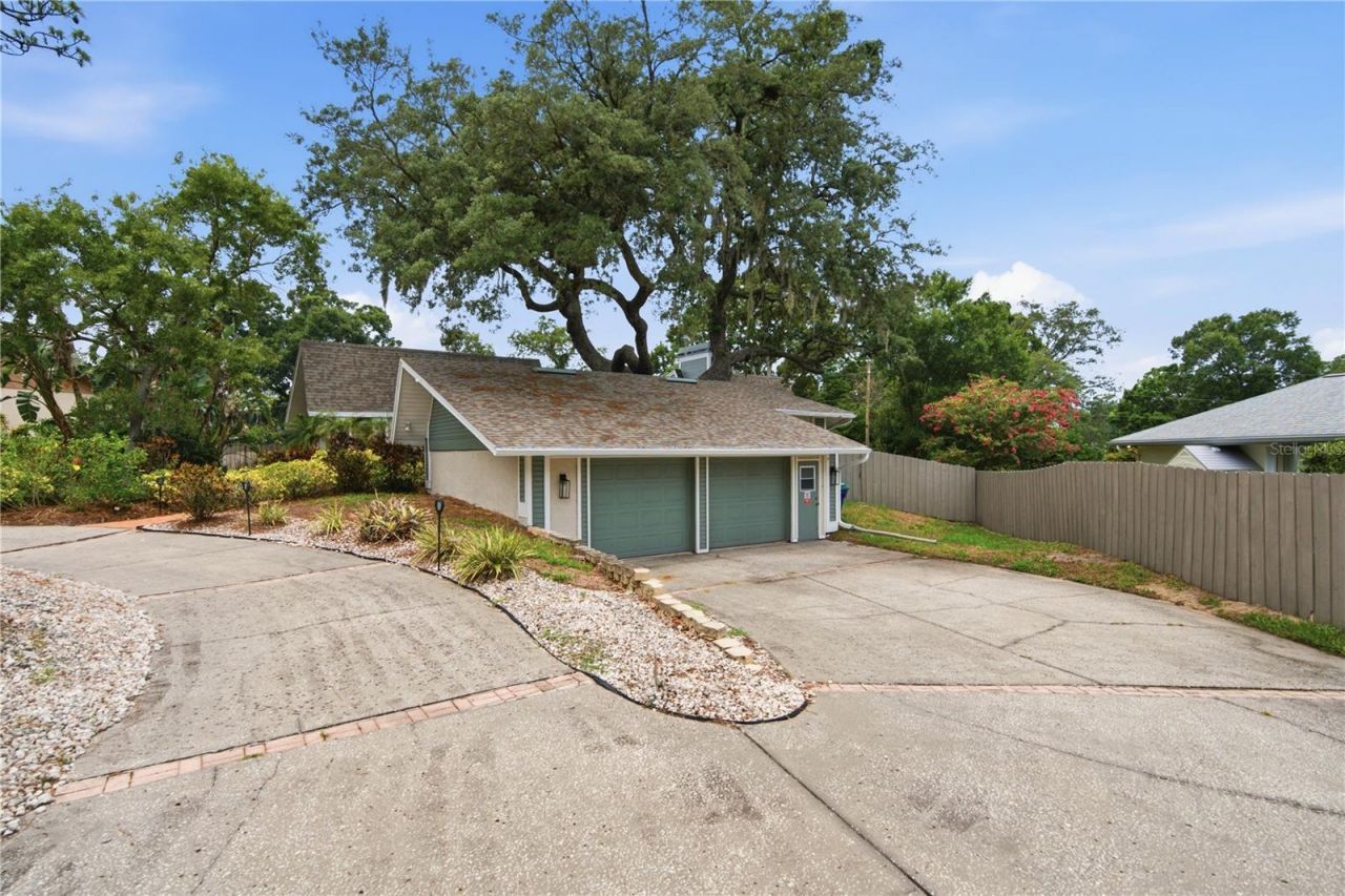 2860 Briarwood Lane, Palm Harbor, FL 34683 Photo