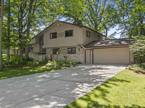 2424 PINEHURST CIRCLE, Green Bay, WI 54302