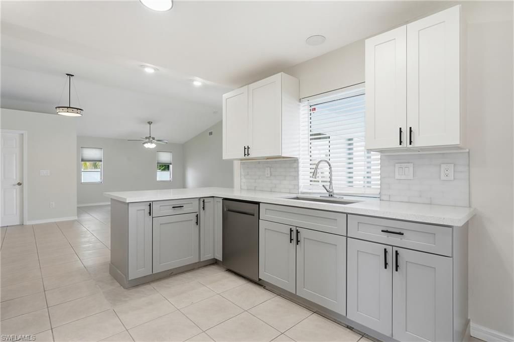 524 SE 8th Pl, Cape Coral, FL 33990 Photo