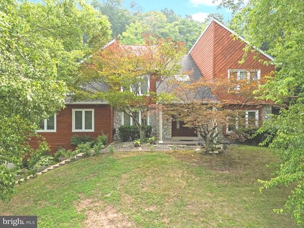 2002 PAR DRIVE, DOYLESTOWN, PA 18901