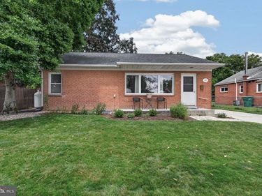 14 COUNTRY CLUB PLACE W, CAMP HILL, PA 17011