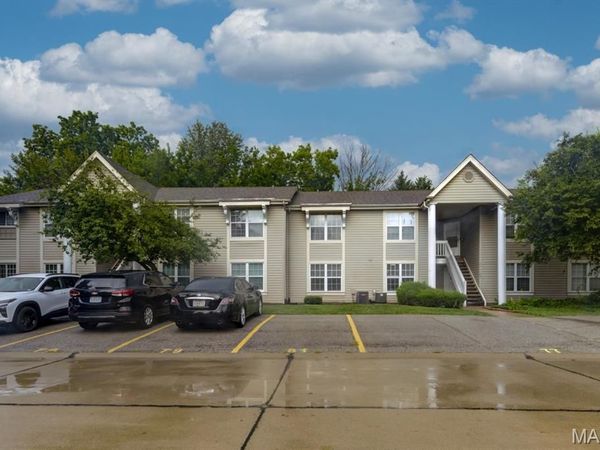 77 Sugar Glen Court, St Peters, MO 63376