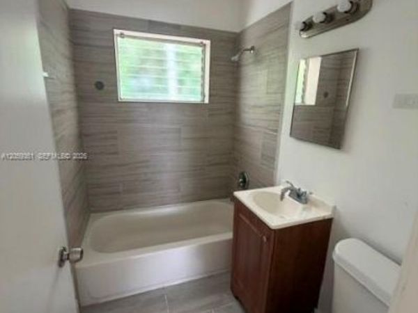30 S Shore Dr , Unit 2, Miami Beach, FL 33141